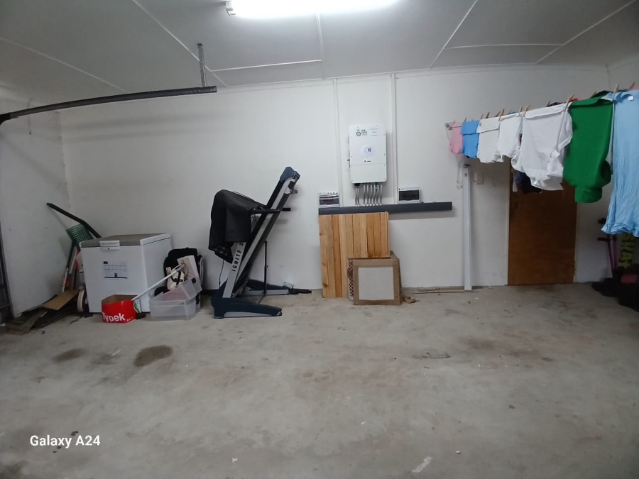 5 Bedroom Property for Sale in Beacon Bay Eastern Cape